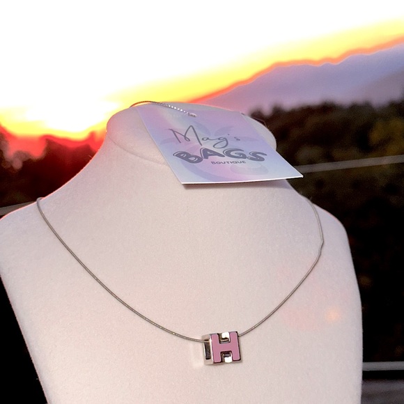 Hermès: Reversible Cubed Palladium Lacquered Cage d'H Pendant Necklace (Pink) - Picture 5 of 15